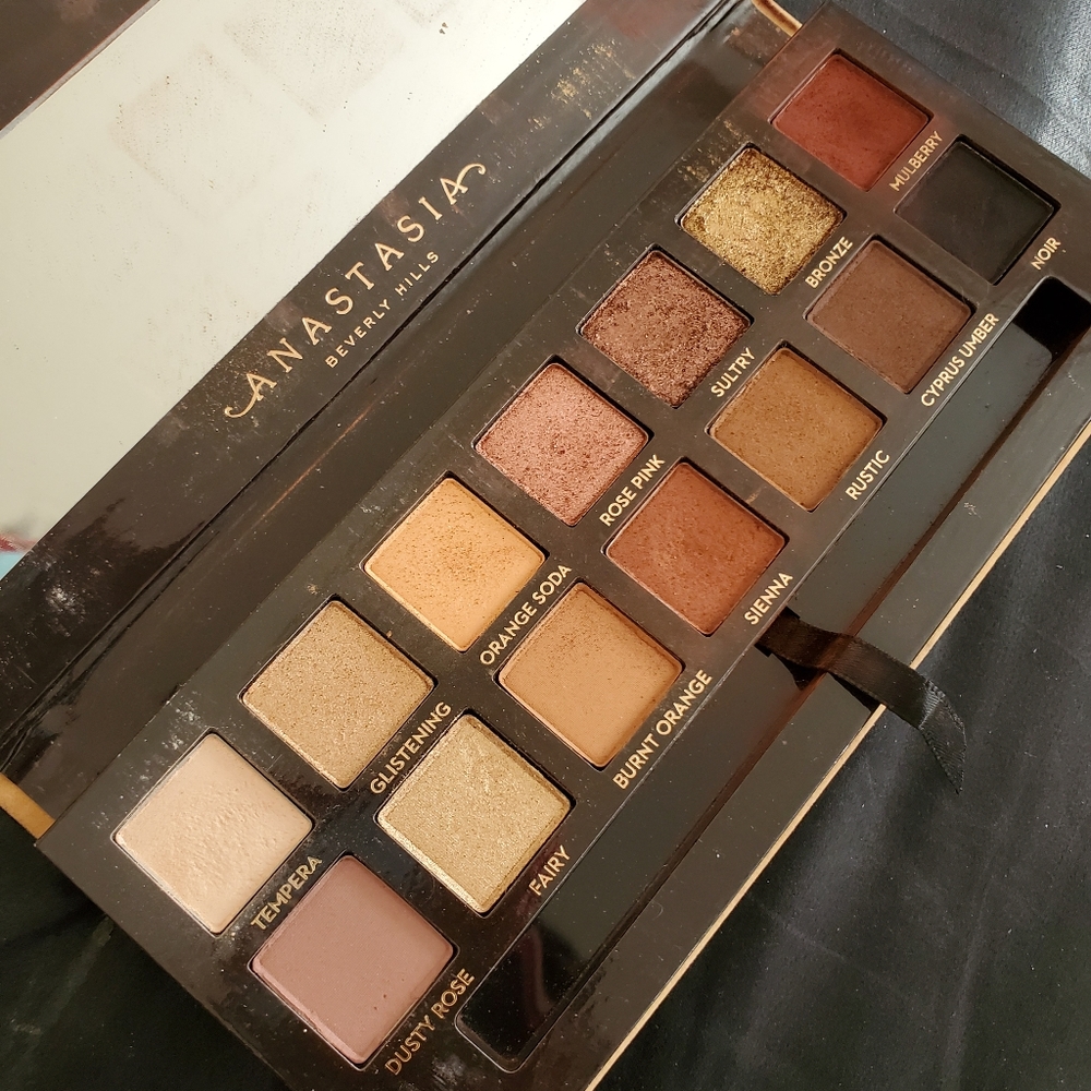 Anastasia Beverly Hills Soft Glam